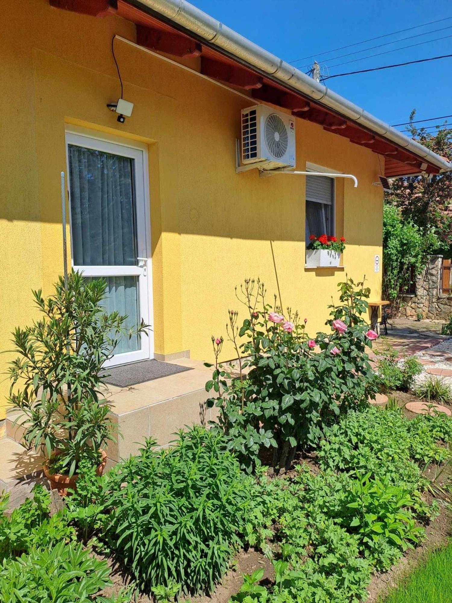 Lena Apartment - Lena Two Bedroom Apartment Vecses Exterior photo
